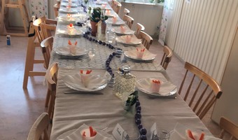Nobelfest på förskolan vackert dukat bord.
