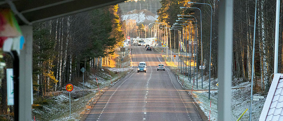 Bild som visar Ingarvsvägen med trafik.