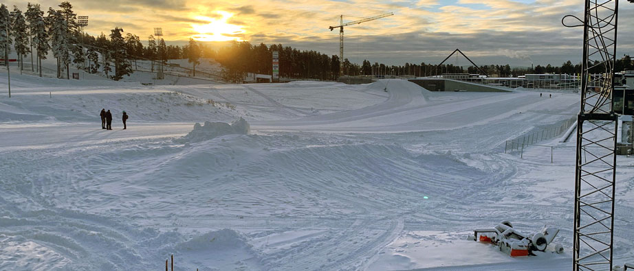 Bild över stadionområdet som är fylld med vit snö.