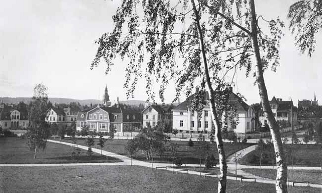 Parkgatan på 1910-talet från sydost med kvarteret Kämparvet i förgrunden. 
