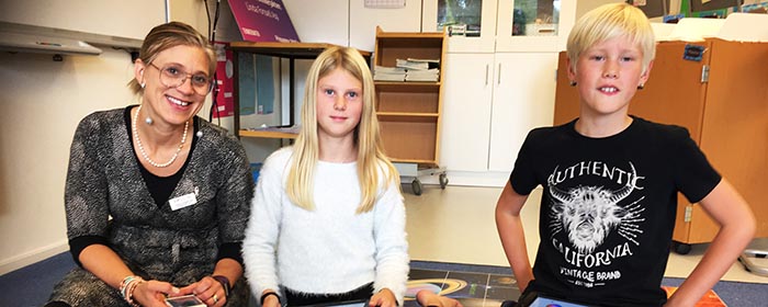 Läraren linda Forssell Asp tillsammans med eleverna Ragnar Vikman Borglund och Joline Hero